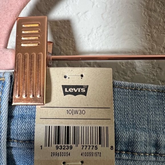 NWT Levi's Sky Blue Denim Shorts, Size 30 or 10 - Picture 4 of 5